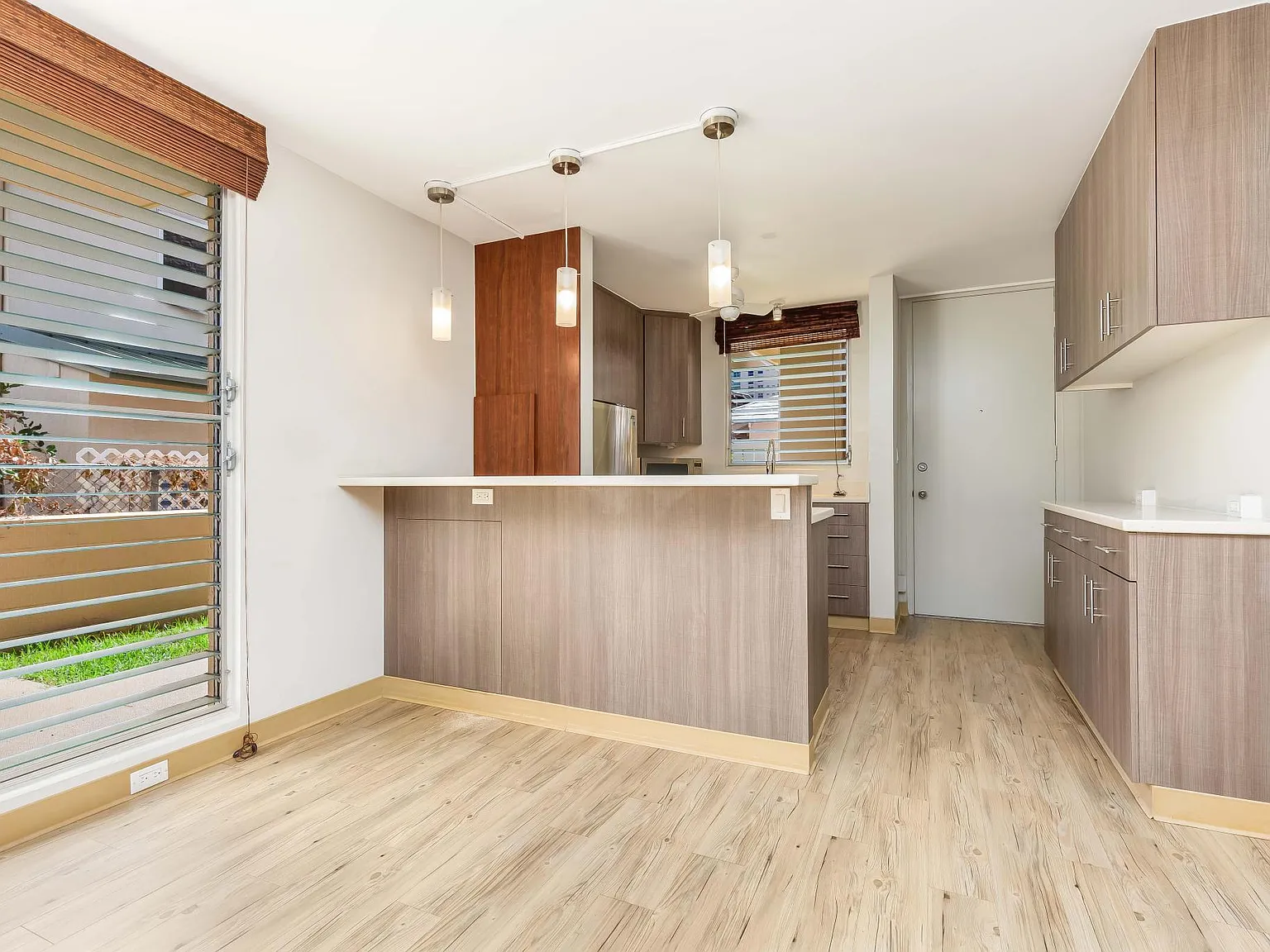 2 bed, 892 sqft, $2,600 — Photo 2