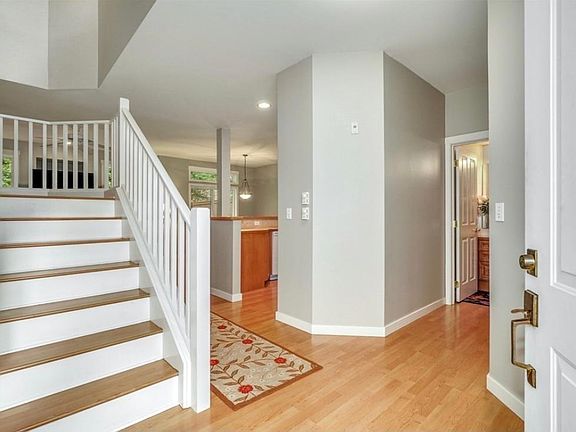 4th image of 23724 SE 36th Ln
