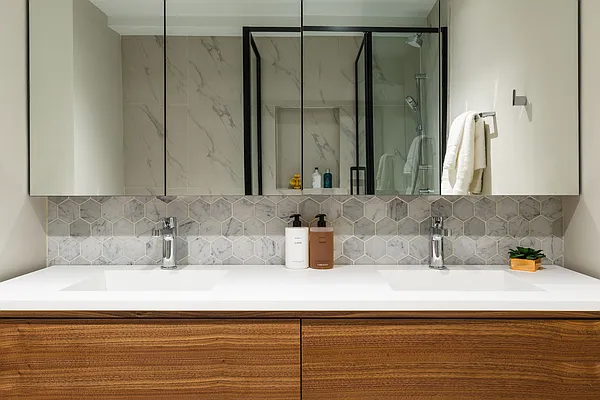 Sold by MNS | media 17