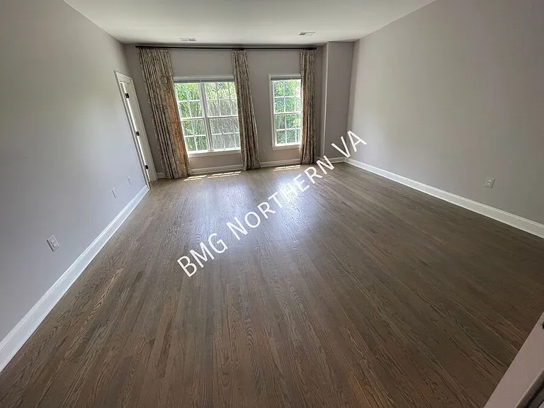 10679 Yorktown Ct — Photo 17