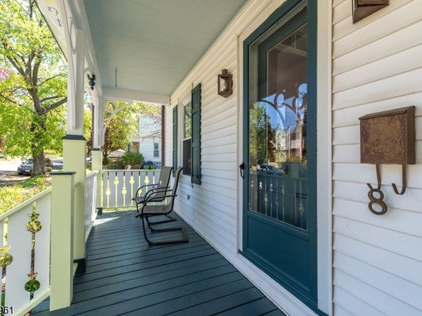 8 6Th St, Frenchtown Boro, NJ 08825