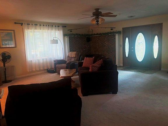 4th image of 460 Woodlawn Dr