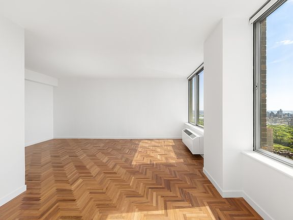 5th image of 101 W 67th St #Ph2b