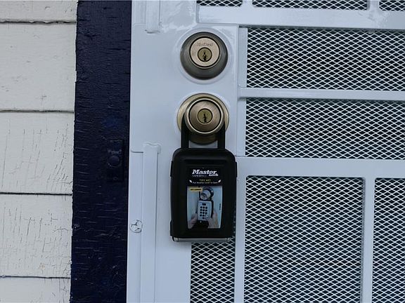 2nd image of 1130 E 112th St