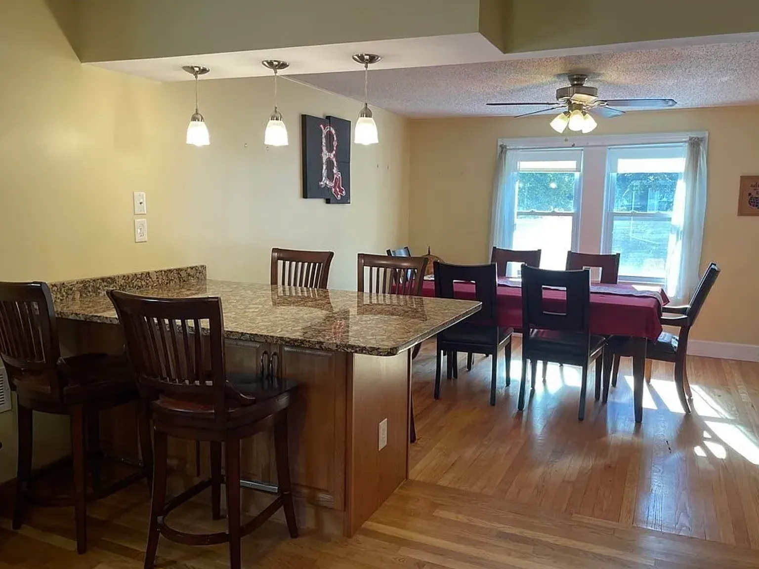 3 bed, 1265 sqft, $3,300 — Photo 3
