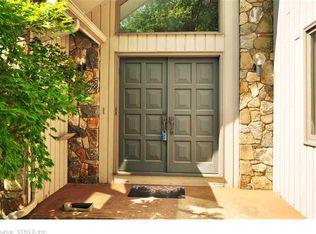 81 Kent Dr, Manchester, CT 06042