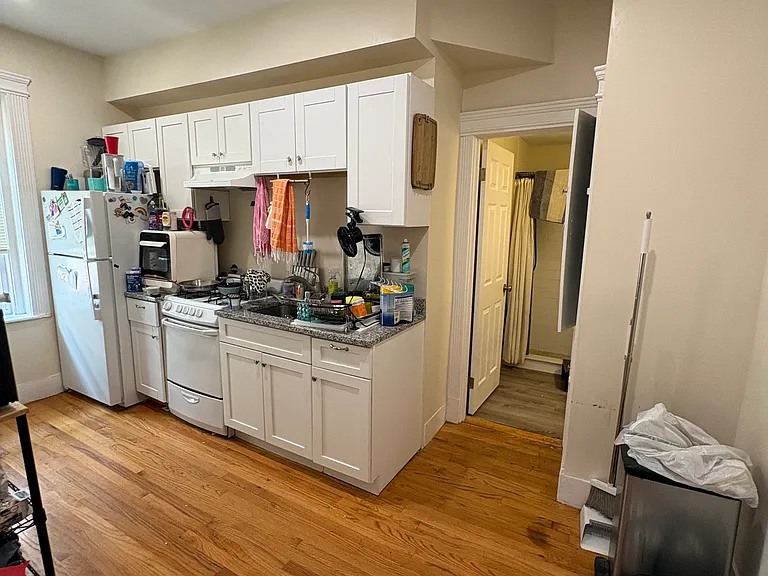 215 Harvard Ave #7 — Photo 3