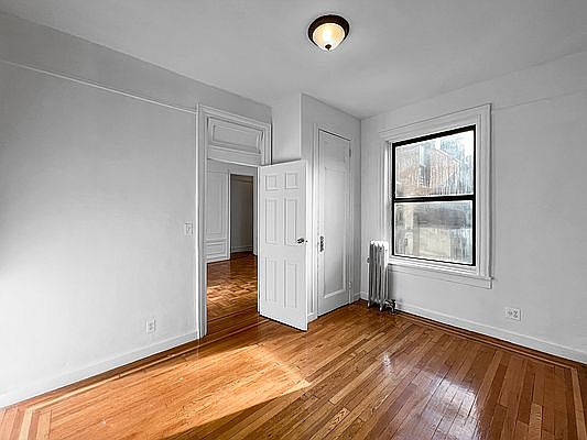 5th image of 609 W 186th St APT 21