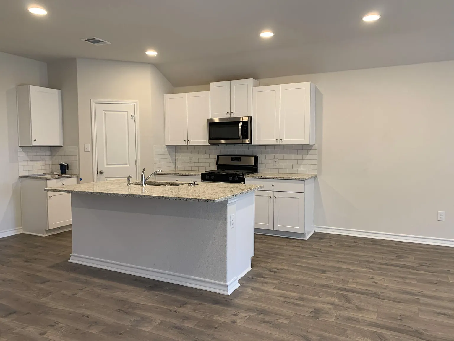 377 Northshore Trl — Photo 3