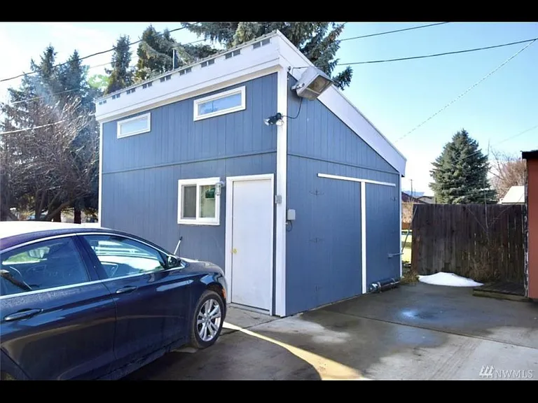 903 W 5th Ave — Photo 23