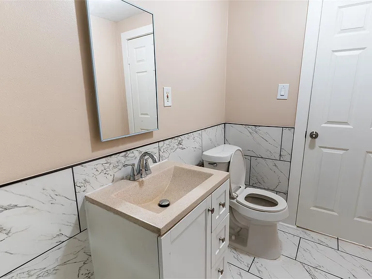 307 N Live Oak St #2 — Photo 10