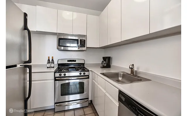 Rented by Douglas Elliman | media 25