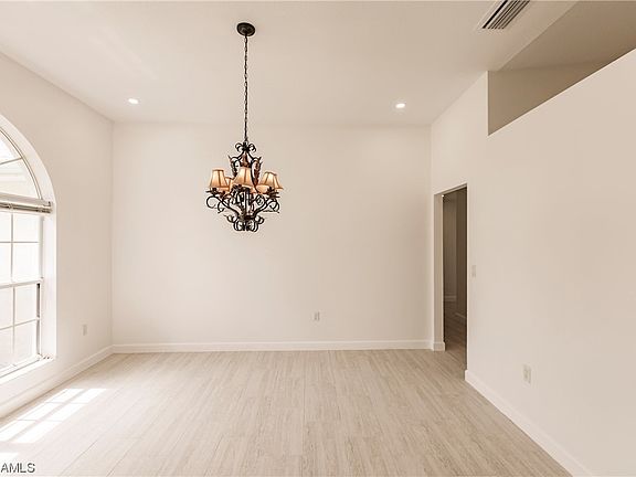 4th image of 2110 NE 3rd Ave