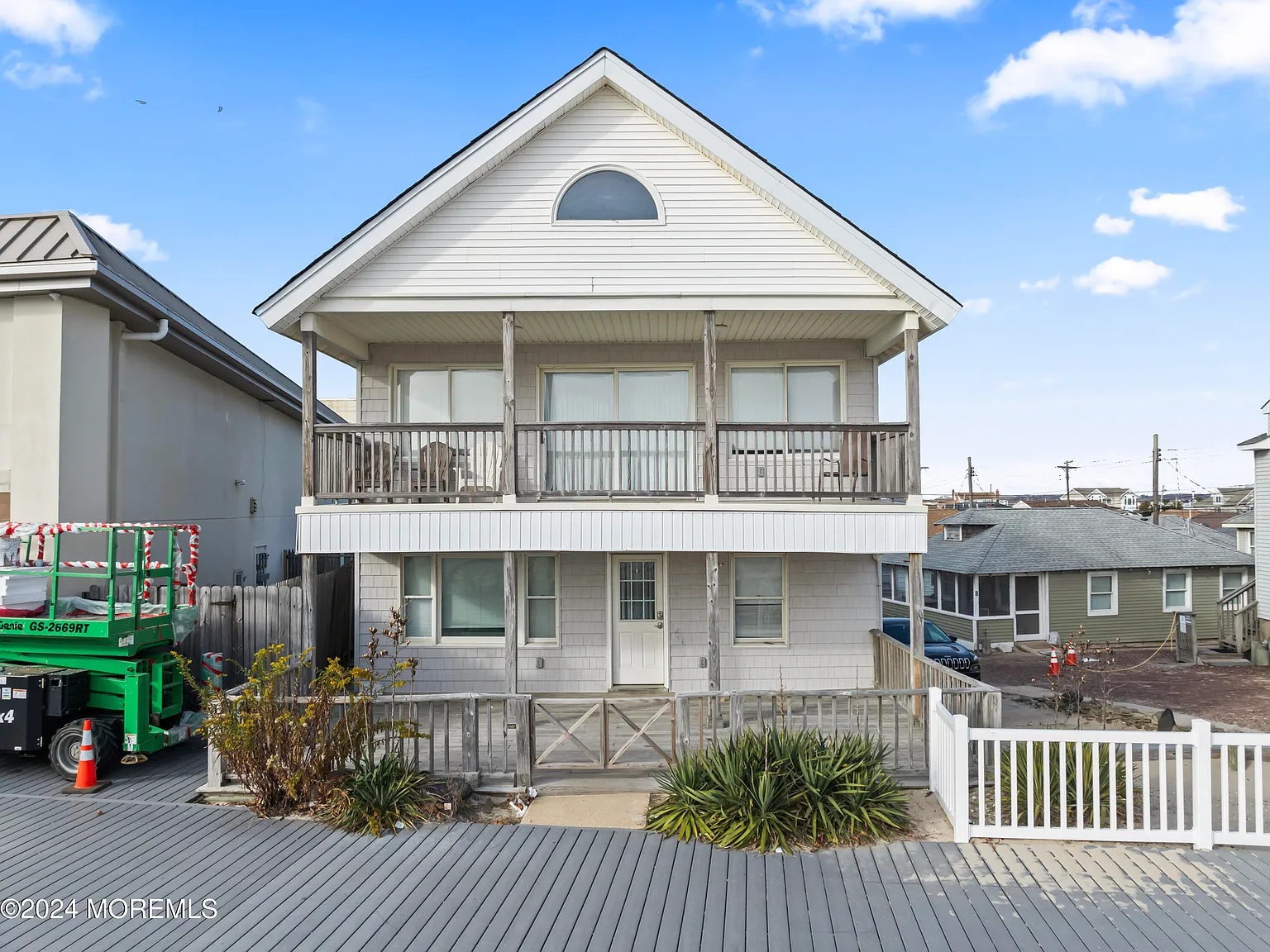 5 bed, 1976 sqft, $5,250 — Photo 1