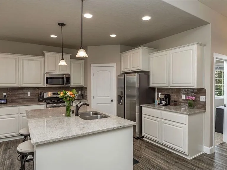 4231 S Anderson Pl — Photo 2
