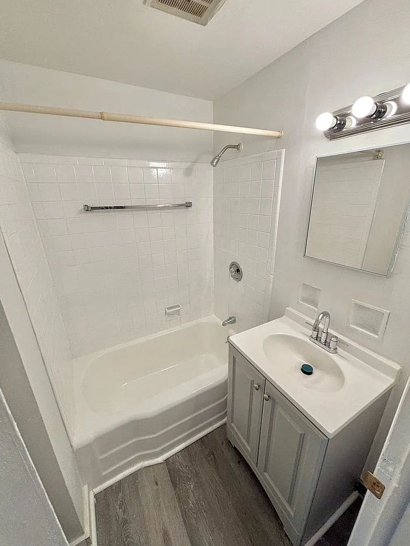 133 Augustine St — Photo 4