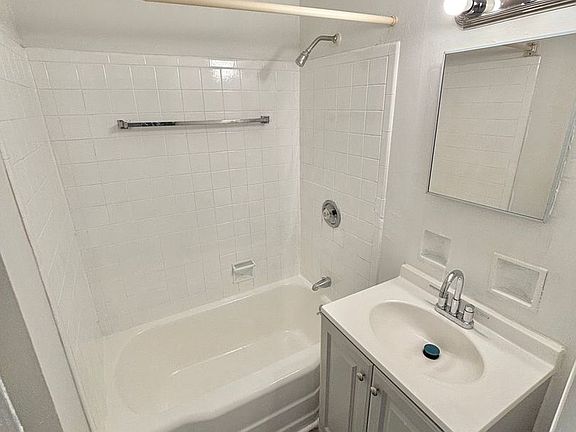 4th image of 133 Augustine St #2