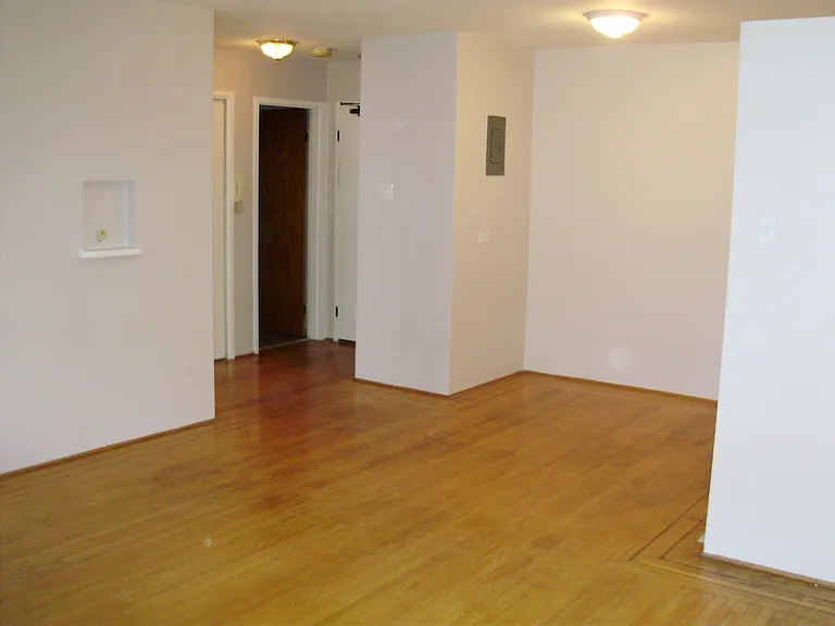 321 Agnes St — Photo 21