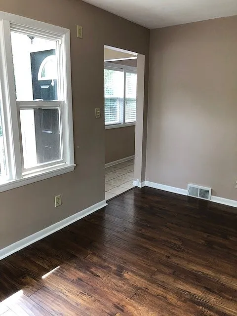 2 bed, 930 sqft, $1,800 — Photo 3