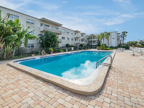 5th image of 223 Columbia Dr APT 305
