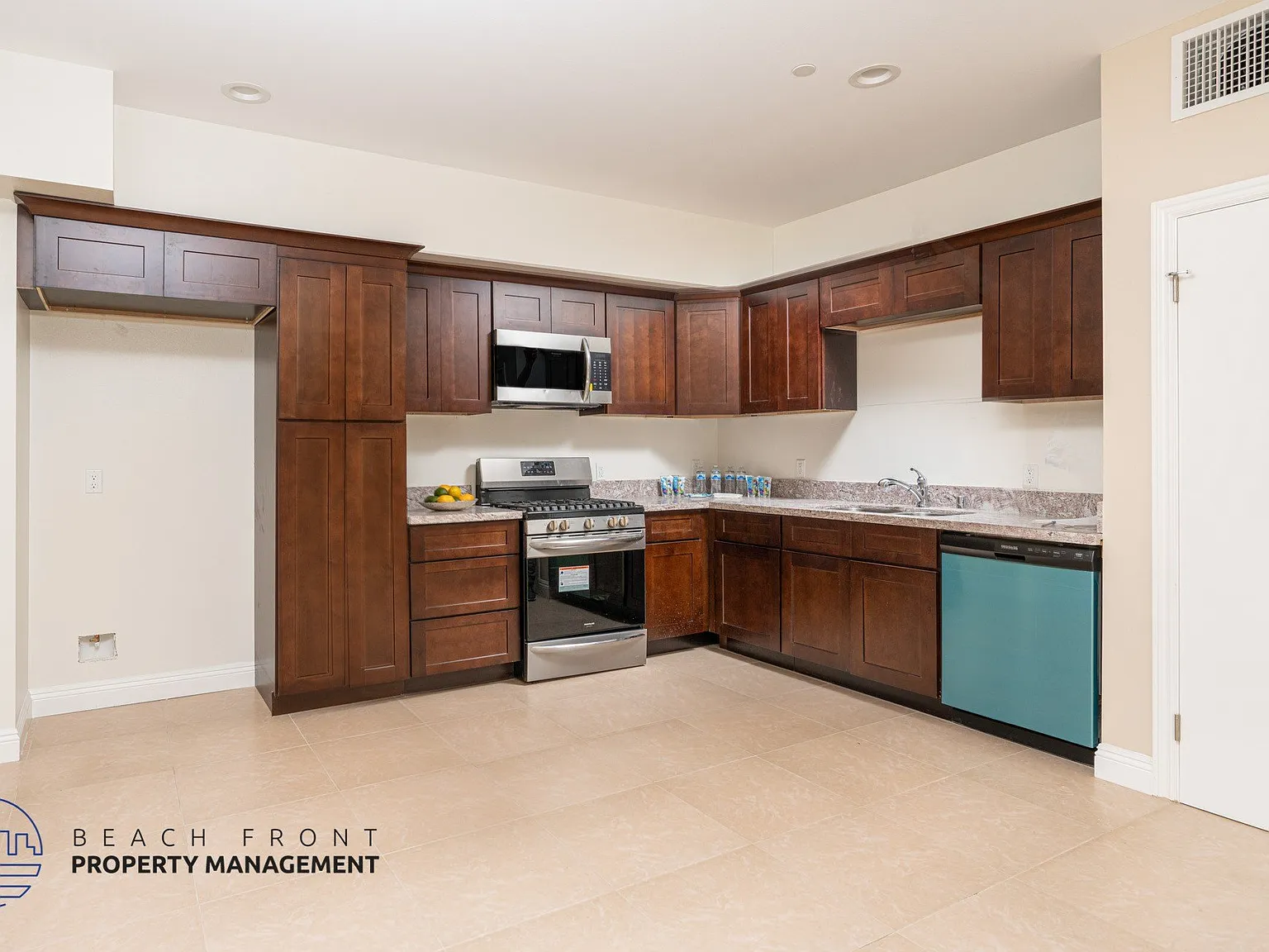 Beach Cities Villas — Photo 2