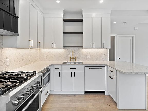 4th image of 105 Belmont St #105