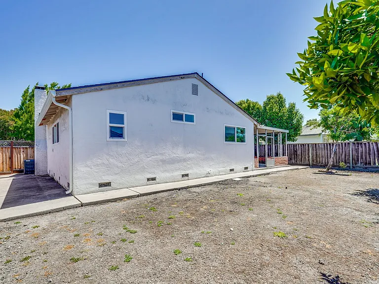 6063 Pineland Ave — Photo 44