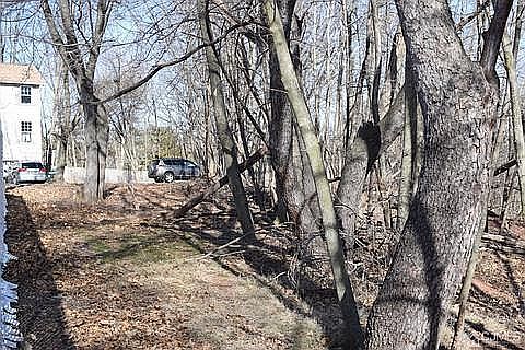 2nd image of 16 Berkley Ln