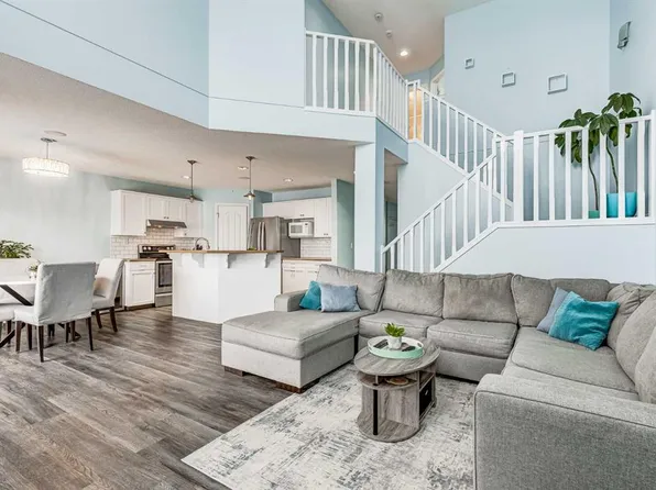 94 E New Brighton Cir SE, Calgary, AB T2Z 4B3