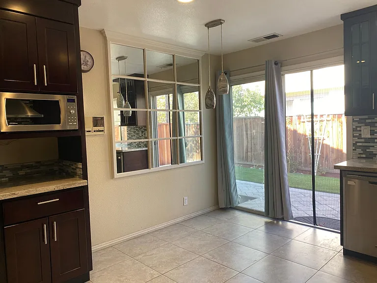 Kitchen Breakfast Table Area