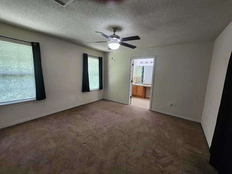 2025 Woodville Ln — Photo 8