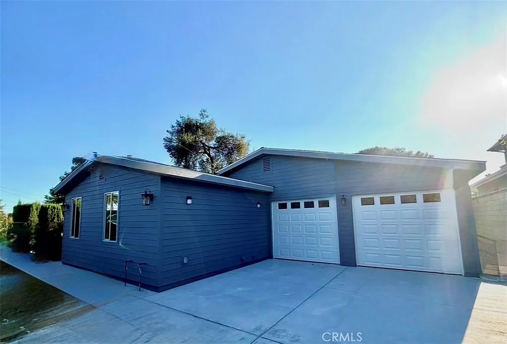 2 bed, 864 sqft, $3,400 — Photo 1