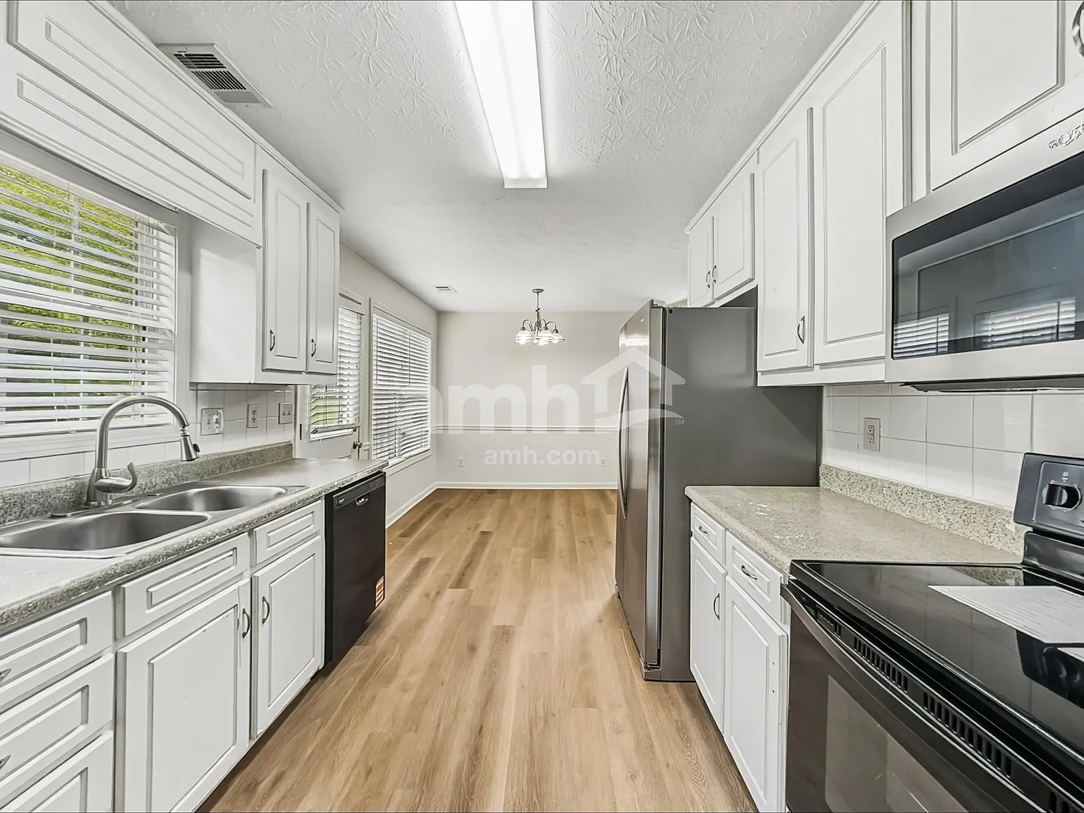 3 bed, 2.0 bath, 1695 sqft, $1,950 — Photo 3