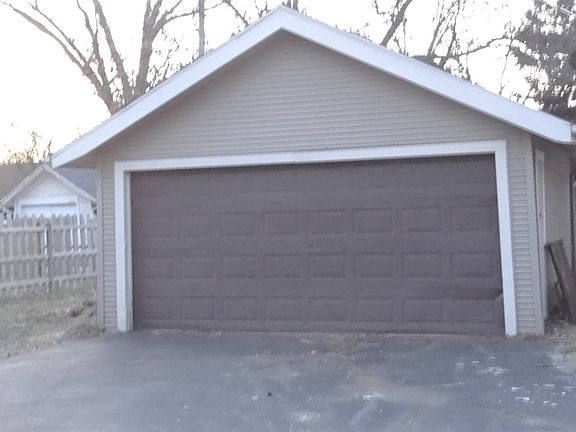 3rd image of 2034 Cumberland St