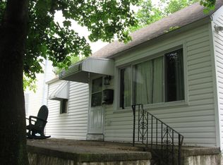 1015 Geen Ln, Levittown, PA 19057