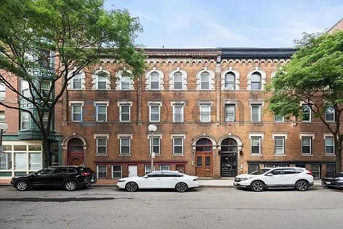 34 Cunard St Photo 1