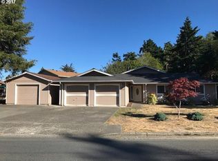 1145 Lakeshore Dr, Coos Bay, OR 97420