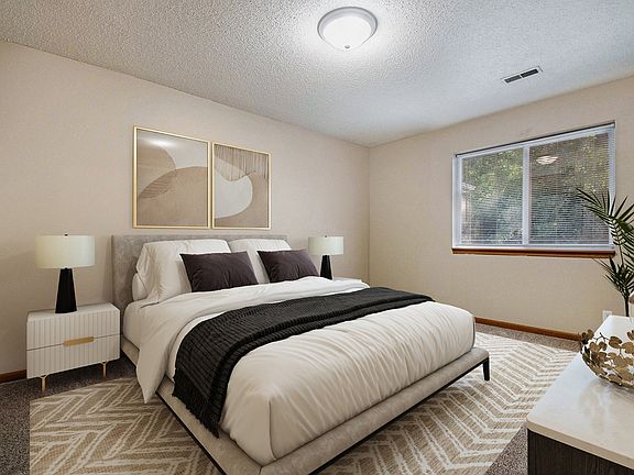 2nd image of 901 Franklin Ave #1204