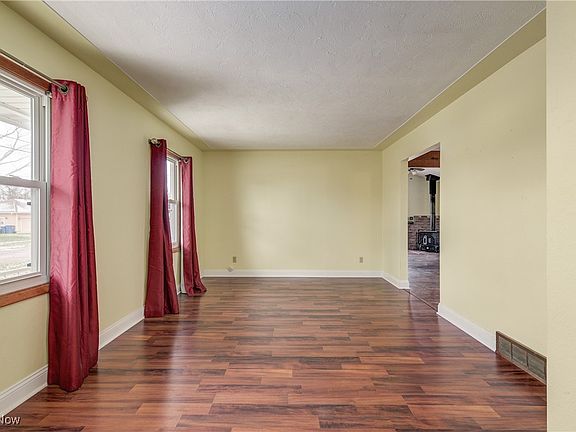 5th image of 3521 Marshall Ave