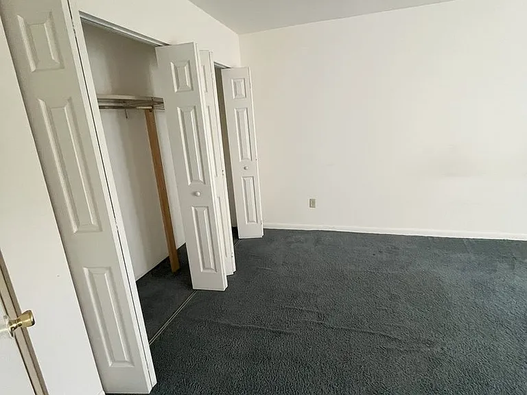 University Park Apartments near Cornell University — Photo 338