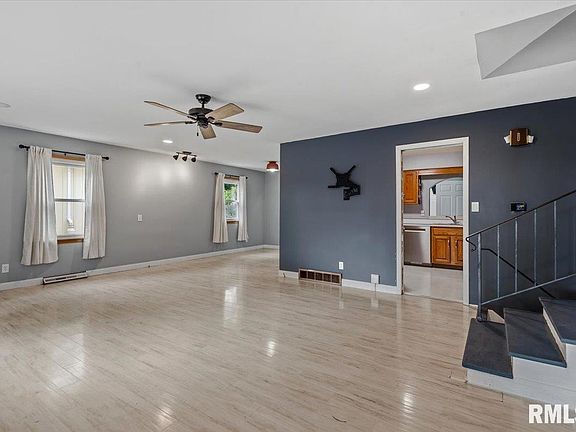 3rd image of 2033 Brentwood Dr