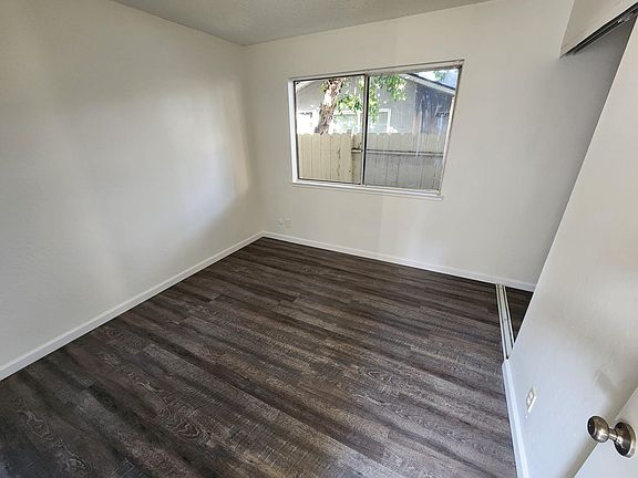 3rd image of 1539 Eden Ave