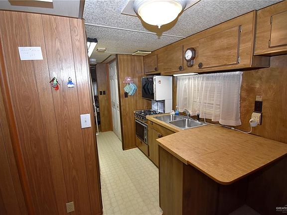 5th image of 106 Rim Dr