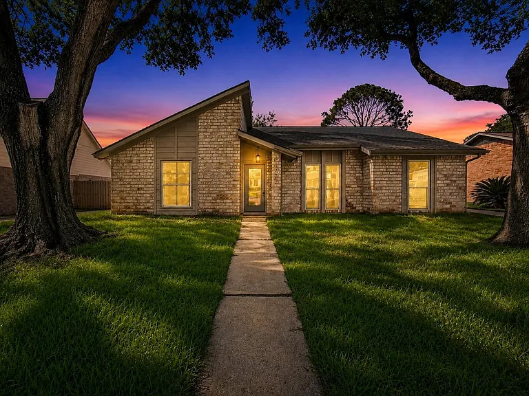 21323 Park Bluff Dr — Photo 3