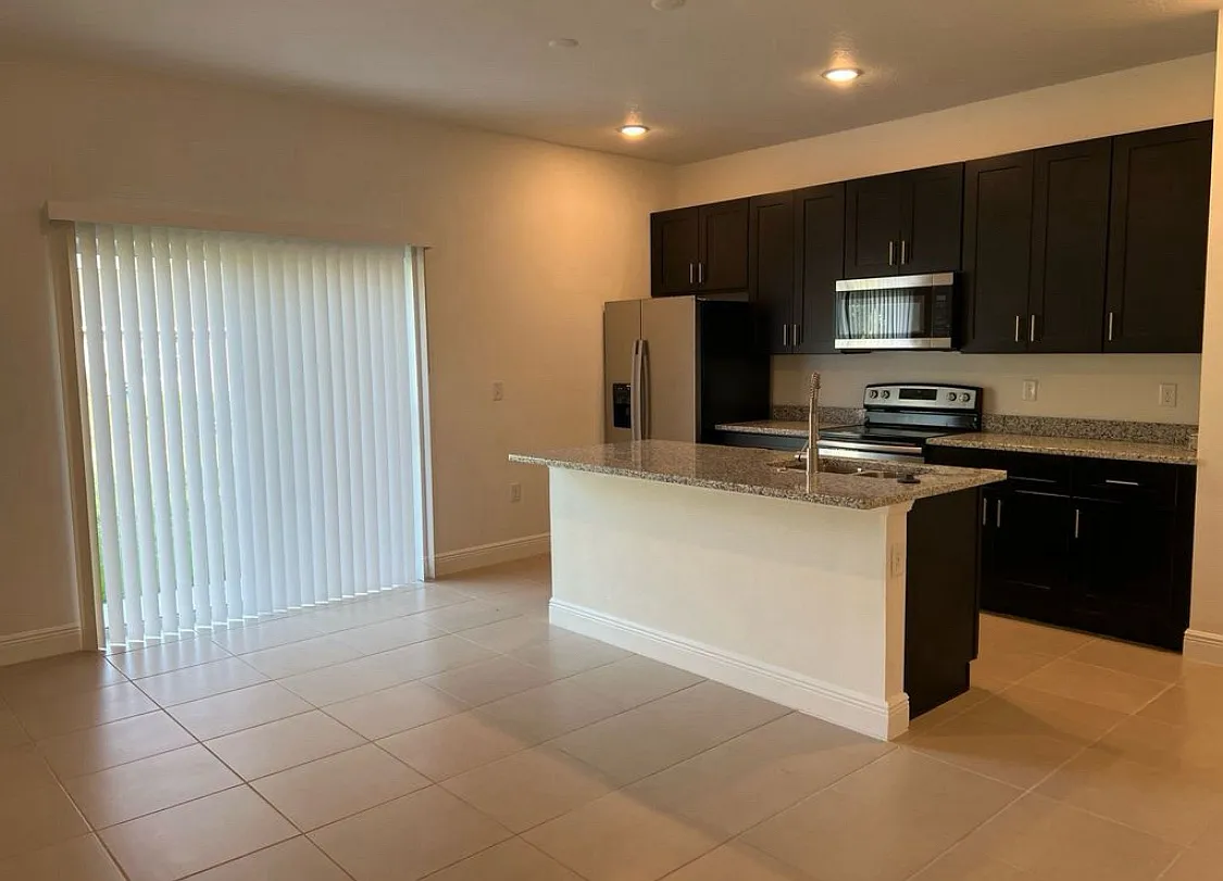 4 bed, 1580 sqft, $1,790 — Photo 4