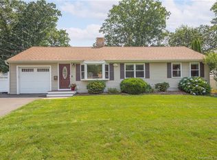 32 Cedar St, Wethersfield, CT 06109