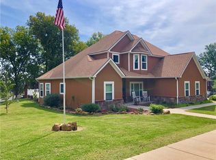 320 N 11th St, Atchison, KS 66002