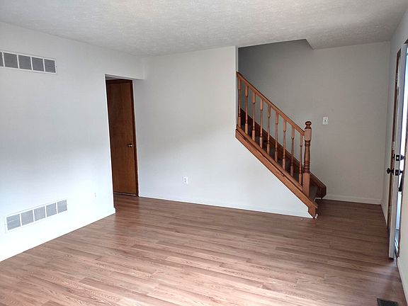 2nd image of 2208 Melrose Ln