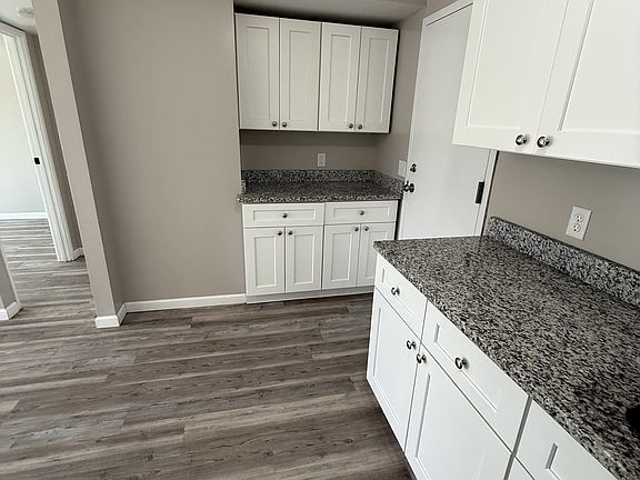 4th image of 623 S 18th St #18