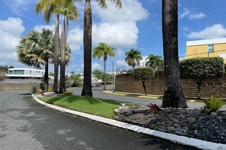 2nd image of Urb Brisas De Montec
